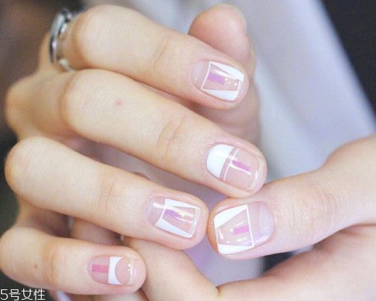 夏日清涼簡(jiǎn)約美甲圖片2018 2018最流行的日系美甲款式 夏日清涼簡(jiǎn)約美甲圖片2018 2018最流行的日系美甲款式