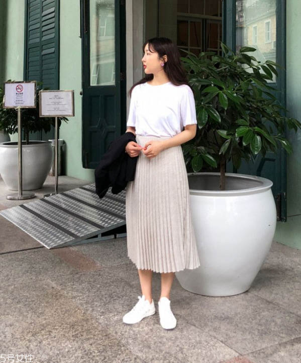 t恤被染色了怎么辦 白色t恤保養(yǎng)常識(shí) t恤被染色了怎么辦 白色t恤保養(yǎng)常識(shí)