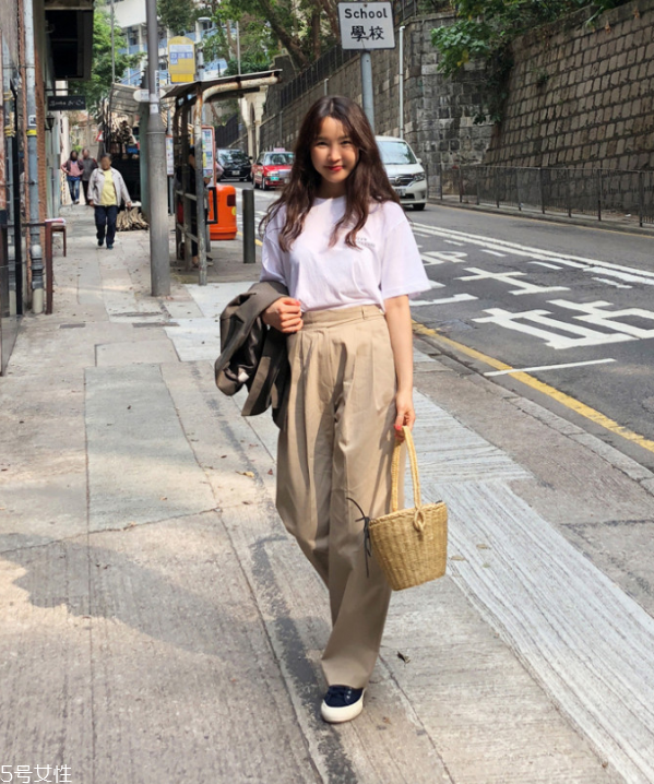 t恤被染色了怎么辦 白色t恤保養(yǎng)常識(shí) t恤被染色了怎么辦 白色t恤保養(yǎng)常識(shí)