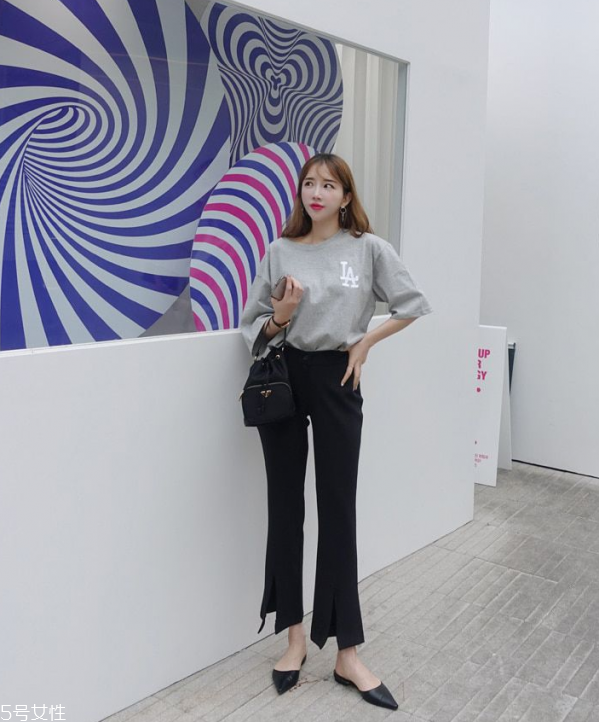 t恤被染色了怎么辦 白色t恤保養(yǎng)常識(shí) t恤被染色了怎么辦 白色t恤保養(yǎng)常識(shí)