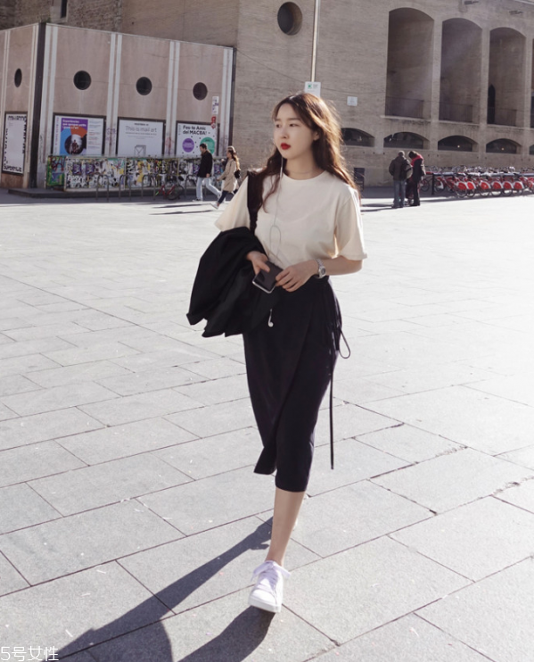 t恤被染色了怎么辦 白色t恤保養(yǎng)常識(shí) t恤被染色了怎么辦 白色t恤保養(yǎng)常識(shí)