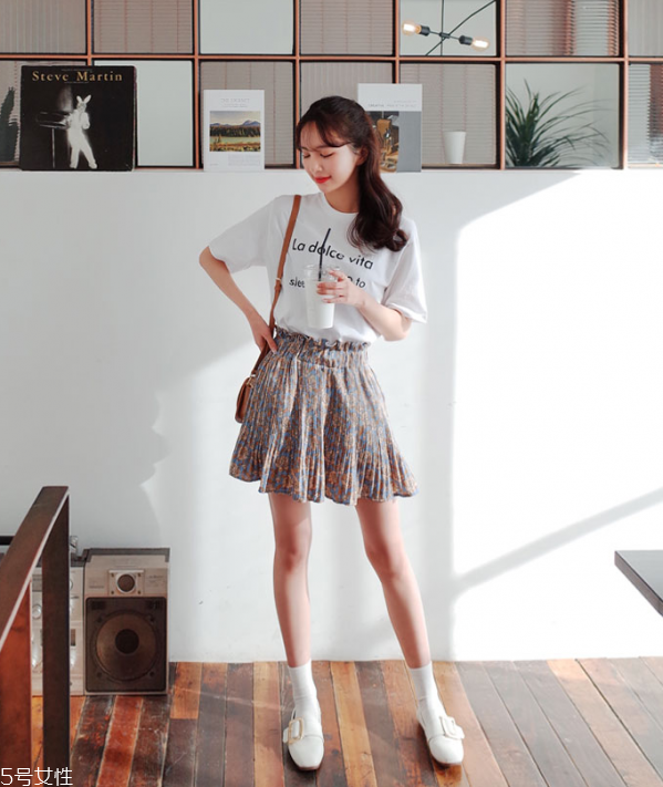 t恤被染色了怎么辦 白色t恤保養(yǎng)常識(shí) t恤被染色了怎么辦 白色t恤保養(yǎng)常識(shí)