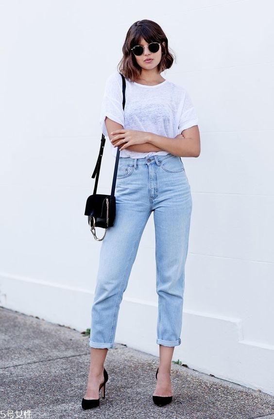 夏天白色t恤透怎么辦 白色t恤穿什么內衣