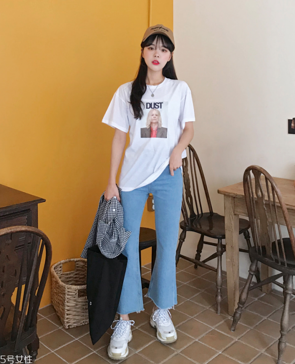 t恤被染色了怎么辦 白色t恤保養(yǎng)常識(shí) t恤被染色了怎么辦 白色t恤保養(yǎng)常識(shí)