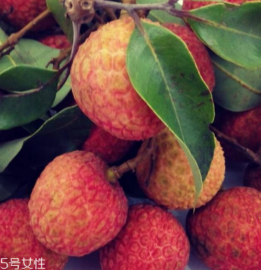 荔枝食用方法 荔枝怎么吃不上火？