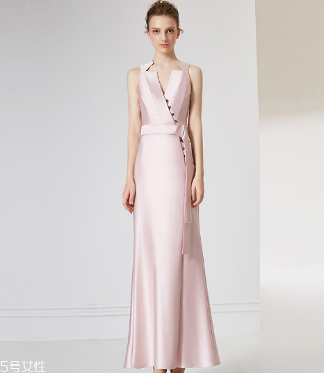 粉色裙子怎么搭配？粉色裙子搭配圖片