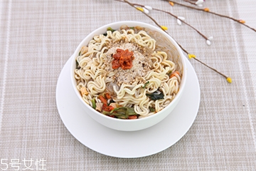 方便面和米飯哪個熱量高？方便面和米飯哪個更容易長胖？