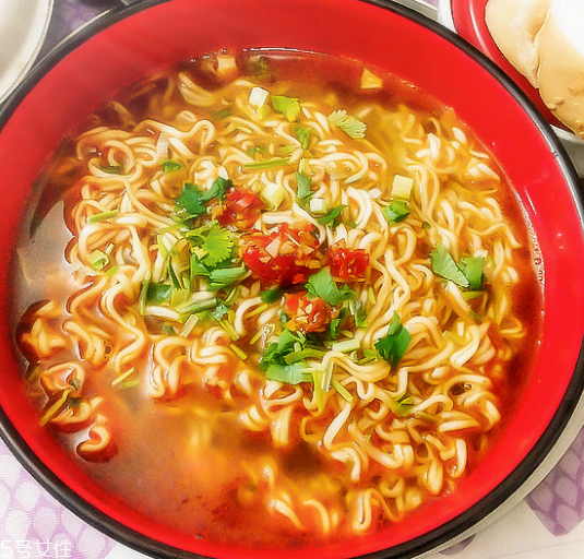 方便面和米飯哪個熱量高？方便面和米飯哪個更容易長胖？