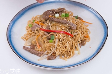 方便面過期了還能吃嗎？方便面保質(zhì)期