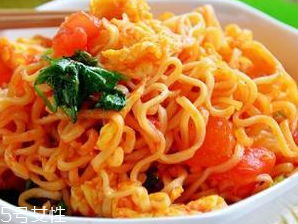 方便面沒泡熟可以吃嗎？半生不熟的泡面可以吃嗎？