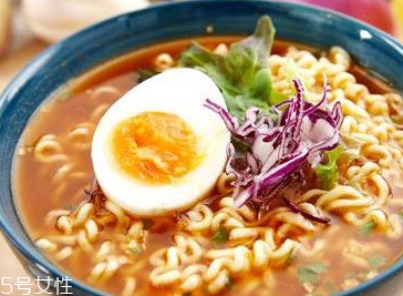 方便面的好處和壞處 方便面對(duì)身體好嗎？