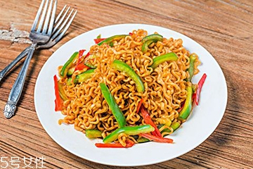 方便面是不是零食？方便面是不是發(fā)物？