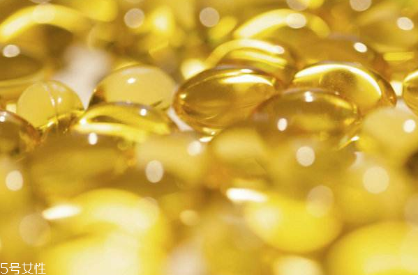 寶寶可以空腹吃魚肝油嗎 寶寶空腹吃魚肝油什么后果 寶寶可以空腹吃魚肝油嗎 寶寶空腹吃魚肝油什么后果