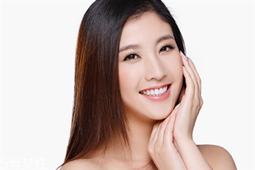 美白精華晚上什么時候用最好 美白精華正確使用時間 美白精華晚上什么時候用最好 美白精華正確使用時間