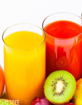 果汁和果肉哪個(gè)營養(yǎng)高？果汁和果泥哪個(gè)營養(yǎng)高？