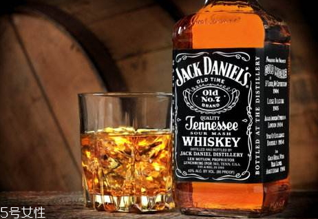 威士忌兌可樂(lè)比例 威士忌可以兌可樂(lè)好嗎