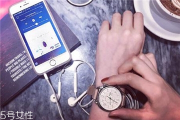 手表和手環(huán)哪個好？手表和手環(huán)有什么區(qū)別？