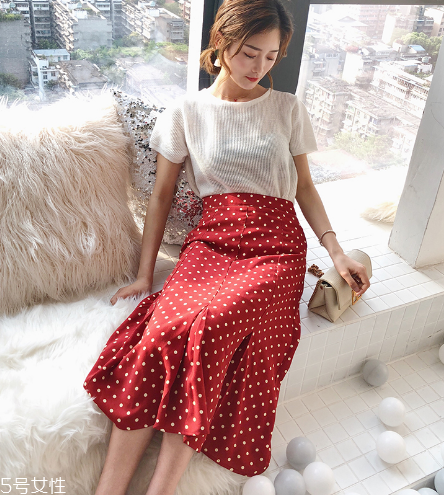 裙子怎么穿顯腿長？裙子顯高搭配方法