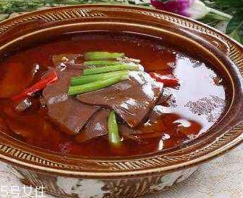 雞血鴨血豬血到底哪個好？雞血和鴨血哪個更好？