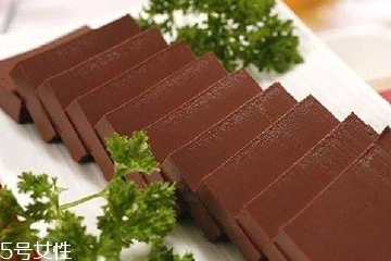 雞血弄衣服上了怎么辦？雞血洗得干凈嗎？