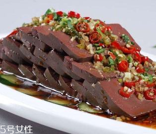 雞血弄衣服上了怎么辦？雞血洗得干凈嗎？