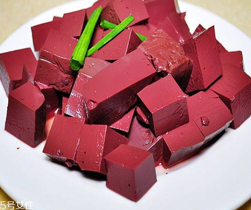 雞血弄衣服上了怎么辦？雞血洗得干凈嗎？