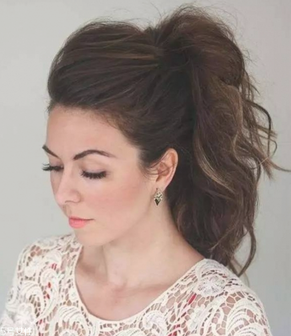 2018流行馬尾的扎法 簡單的低馬尾編發(fā) 2018流行馬尾的扎法 簡單的低馬尾編發(fā)