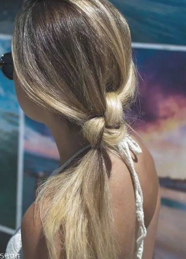 2018流行馬尾的扎法 簡單的低馬尾編發(fā) 2018流行馬尾的扎法 簡單的低馬尾編發(fā)