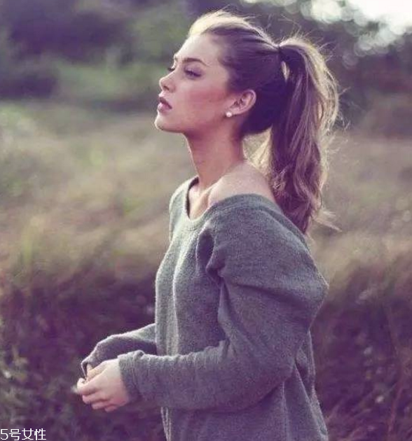 2018流行馬尾的扎法 簡單的低馬尾編發(fā) 2018流行馬尾的扎法 簡單的低馬尾編發(fā)