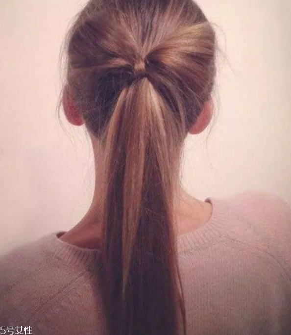2018流行馬尾的扎法 簡單的低馬尾編發(fā) 2018流行馬尾的扎法 簡單的低馬尾編發(fā)