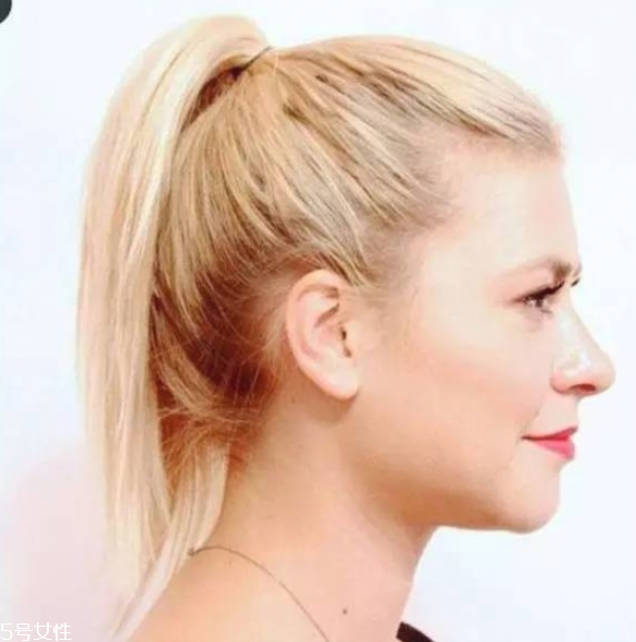 2018流行馬尾的扎法 簡單的低馬尾編發(fā) 2018流行馬尾的扎法 簡單的低馬尾編發(fā)