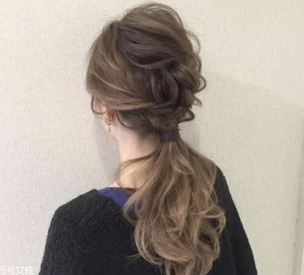 2018流行馬尾的扎法 簡單的低馬尾編發(fā) 2018流行馬尾的扎法 簡單的低馬尾編發(fā)