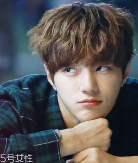 男生穿襯衫適合什么發(fā)型 9種不同風(fēng)格的襯衫發(fā)型 男生穿襯衫適合什么發(fā)型 9種不同風(fēng)格的襯衫發(fā)型