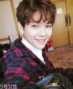 男生穿襯衫適合什么發(fā)型 9種不同風(fēng)格的襯衫發(fā)型 男生穿襯衫適合什么發(fā)型 9種不同風(fēng)格的襯衫發(fā)型