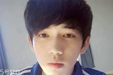 男學生發(fā)型怎么剪好看 5款帥氣又穩(wěn)妥的男學生發(fā)型