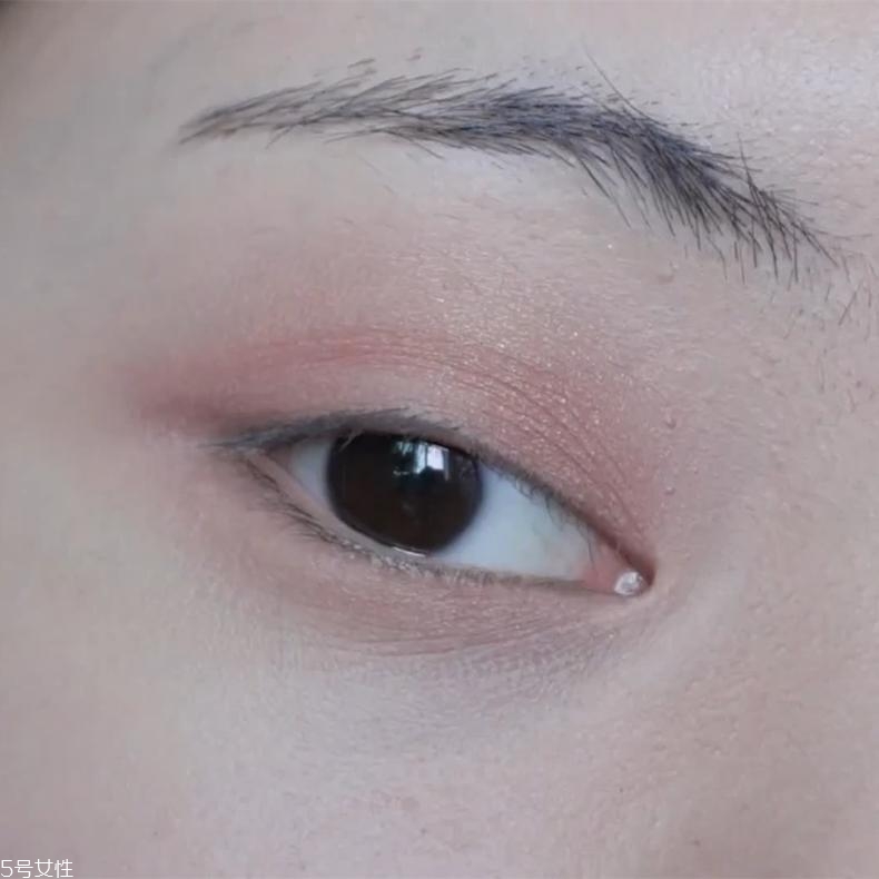 金色眼影適合什么膚色 金色眼影畫(huà)法步驟圖