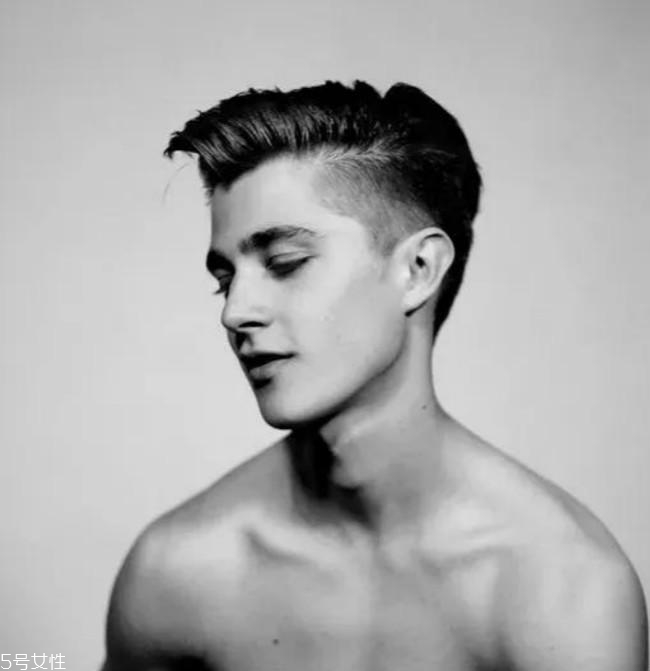 男學生發(fā)型怎么剪好看 5款帥氣又穩(wěn)妥的男學生發(fā)型