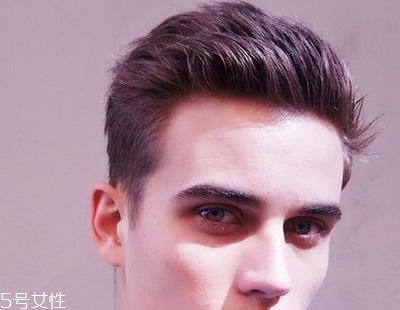 男學生發(fā)型怎么剪好看 5款帥氣又穩(wěn)妥的男學生發(fā)型