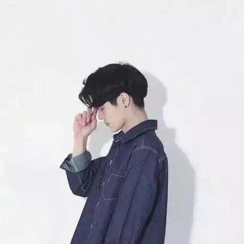 男學生發(fā)型怎么剪好看 5款帥氣又穩(wěn)妥的男學生發(fā)型