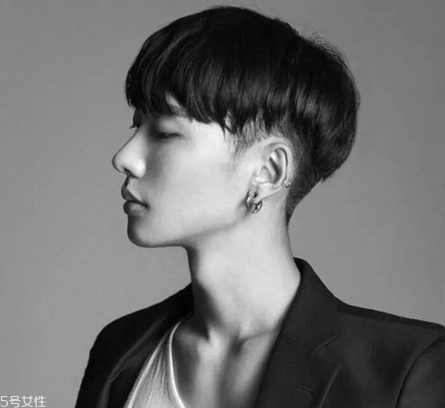 男學生發(fā)型怎么剪好看 5款帥氣又穩(wěn)妥的男學生發(fā)型