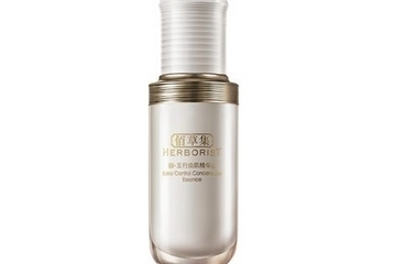 精華液是晚上用還是白天用？