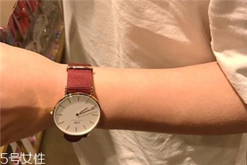 手表按鈕水下可以用嗎？手表按鈕在水下能按嗎？