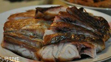 青魚能做魚干嗎？青魚怎么做成魚干？