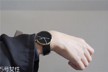 手表沒(méi)有刻度怎么用？手表沒(méi)有刻度怎么看時(shí)間？