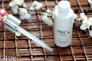 精華液能當眼霜用嗎？精華液適合當眼霜使用嗎？