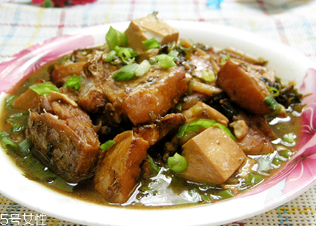 青魚肚子里有蝦能吃嗎？青魚吃蝦嗎？