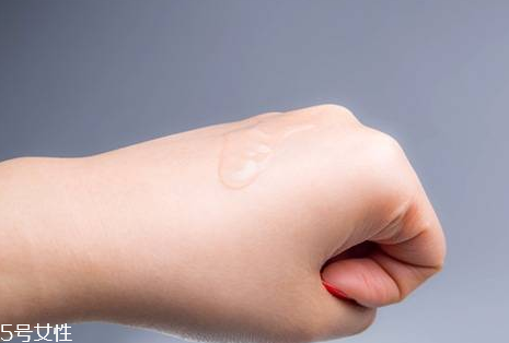 精華液去皺紋嗎？皺紋可以用精華液去除嗎？