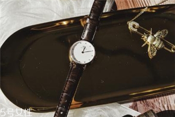 手表保護膜要撕嗎？手表保護膜撕不撕？