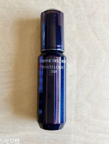 精華液晚上用要洗掉嗎？睡前精華液要洗掉嗎？