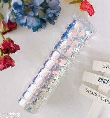 精華液二十歲能用嗎？適合二十歲用的精華液